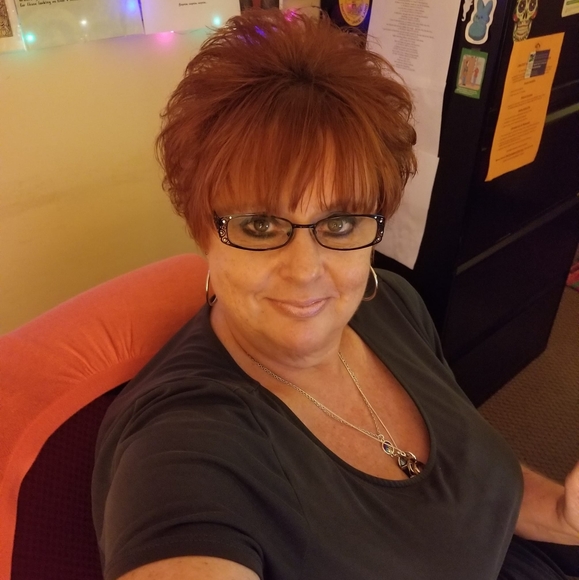 Meet your Posher, Shellie - Picture 1 of 1